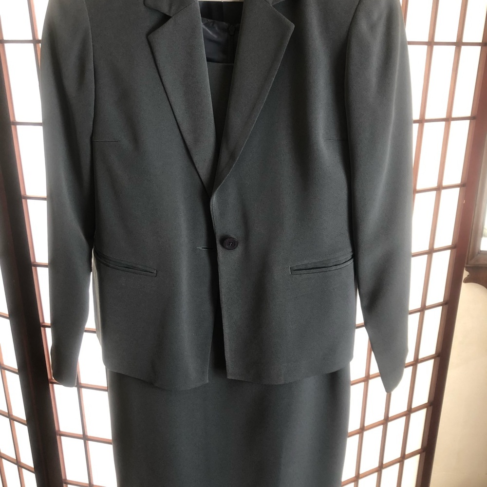 Gray/blue women’s suit